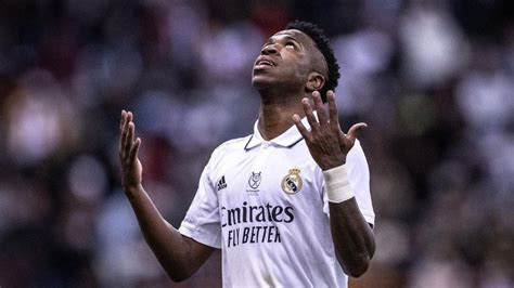 Vinícius Júnior renova contrato o Real Madrid até 2027