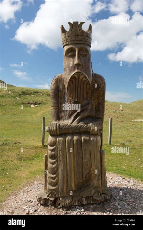 Isle of Lewis, Scotland. Wood carving of the ‘Lewis Chessmen’ at Uig Stock Photo: 49387918 - Alamy