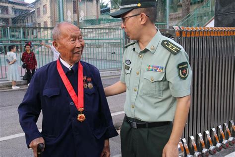 星火相传，雷山这位九旬老兵送新兵！潘晓科