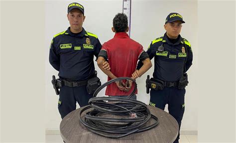 La Polic A Nacional Captur A Un Hombre Que Hurtaba Cable En