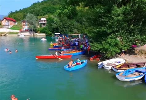 Hrvatski Medij Ovo Predivno Jezero U Bosni I Hercegovini Idealno Je Za