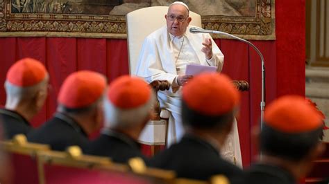 Il Papa alla Curia Romana mai maledire gli altri A Gaza una crudeltà