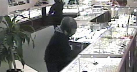 Jewelry Store Heist Caught On Camera Cbs Miami