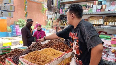 Jelang Ramadan Omzet Pedagang Kurma Di Pasar Jatinegara Melesat Hingga