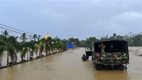 Over 28000 People Evacuated To Flood Relief Centres In Malaysia Johor