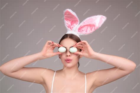 Premium Photo Woman With Bunny Ears And Easter Eggs Easter Bunny