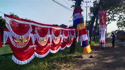 Jelang Agustusan Penjual Bendera Dan Umbul Umbul Mulai Bermunculan Di