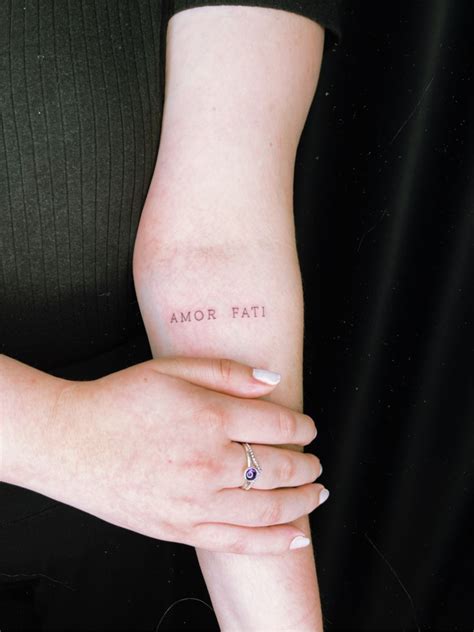 Tatuagem Amor Fati Frases Para Tatuagem Feminina Tatuagem Pequena