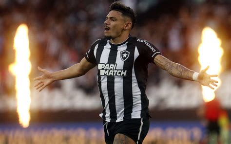 Tiquinho Soares destaca atuação do Botafogo em clássico Mostra o que