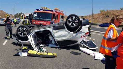 Un Accidente Entre Dos Veh Culos En La A En M Laga Deja Dos Heridos Y