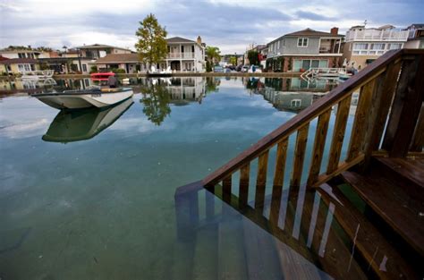 Sunset Beach Flooding Damages Homes Cars Orange County Register