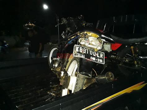 Bruaaak Motor F1z R Vs Rx King Di Dusun Beres Dua Korban Alami Luka