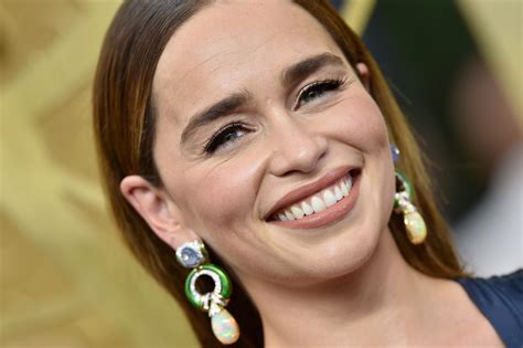 Emilia Clarke La Star Di Game Of Thrones Racconta Il Suo Dramma Una