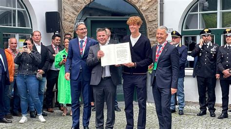 Jannik Sinner Ritorna A Sesto Pusteria Da Numero Al Mondo Il Suo