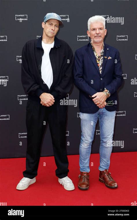 Marc Hosemann Und Heinz Strunk Bei Der Premiere Der Amazon Prime Video