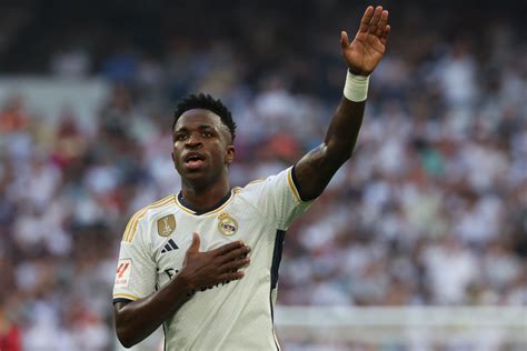 Real Madrid anuncia renovação de contrato Vinícius Júnior