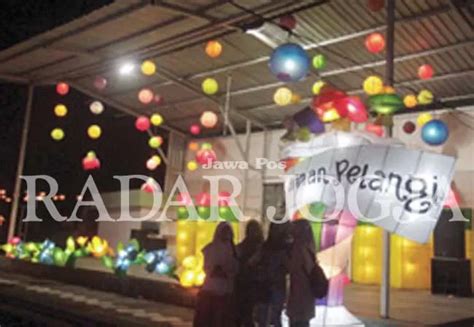 Menikmati Indahnya Lampion Di Taman Pelangi Radar Jogja