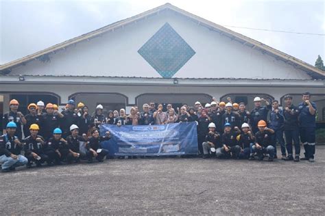 puluhan mahasiswa polman babel belajar pengolahan  peleburan bijih