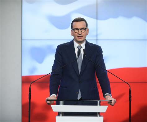 Premier Morawiecki zapowiada od 1 września laptopy dla 4 klasistów