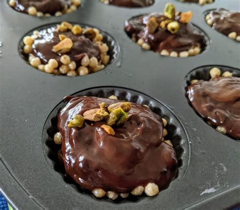 Tartelettes au Quinoa Soufflé avec Framboises et Ganache au Chocolat