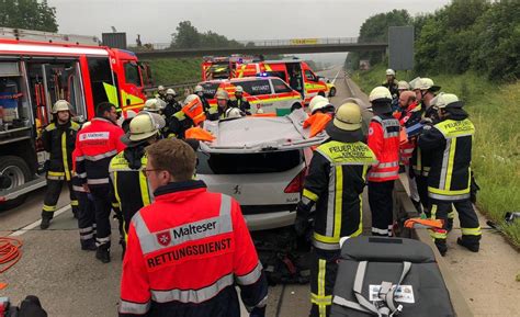 Betrunkener Autofahrer verursacht Unfall fünf Verletzte zwei davon