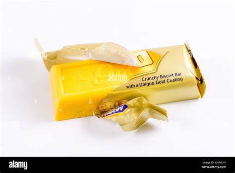 Mcvities Gold Biscuit Bar Hi Res Stock Photography And Images Alamy