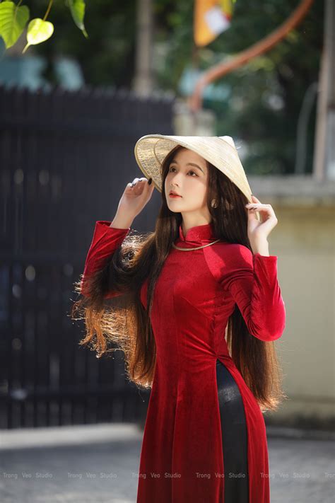 Hot girl ảnh thẻ diện áo dài đỏ du xuân đẹp ngất ngây