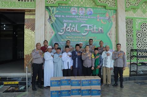 Kapolda Sumut Serahkan Bingkisan Lebaran Kepada Pengurus Mesjid Al