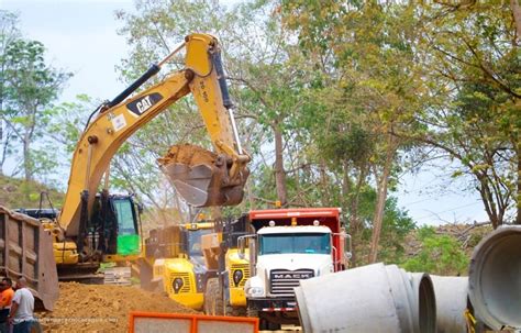 As Avanza La Construcci N De La Carretera De Concreto Hidr Ulico De