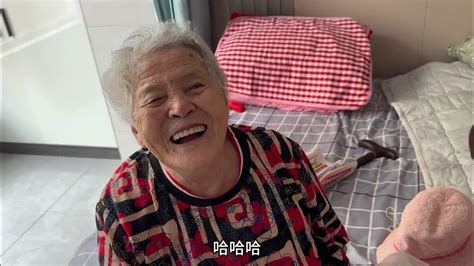 儿子和老伴都走了，把卧病在床的90岁老人扔家，结果让人哭笑不得 Youtube