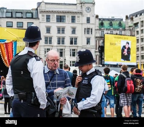 Two Metropolitan Police Officers Helping A Tourist Stock Photo Alamy