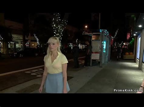 Rubia amordazada es follada en público XVIDEOS