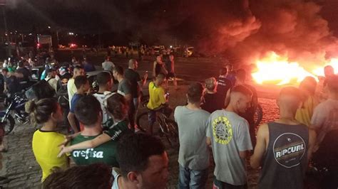 Manifestantes Pró Bolsonaro Se Concentram Na Avenida Cássio Paschoal Padovani E Rodovias 26