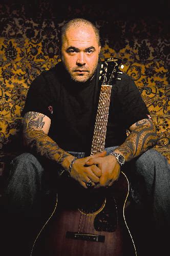 Un Staind Aaron Lewis Brings Solo Acoustic Tour To Area