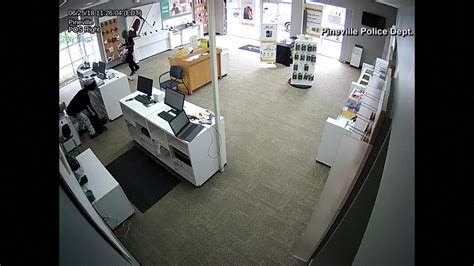 Caught On Camera Cell Phone Store Robbery