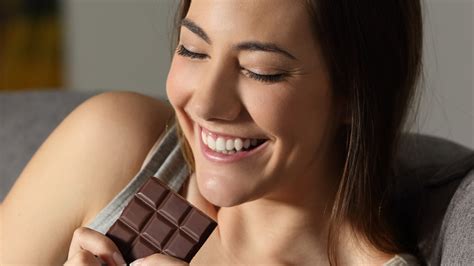 Los beneficios de comer chocolate te decimos por qué SÍ darte el