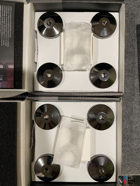 Excellent Mint Condition Isoacoustics Gaia Iii Sets Of Photo