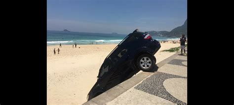 Foto Pedro Saiu Do Carro Para Jogar O Giz De Cera Da Irm Que Estava