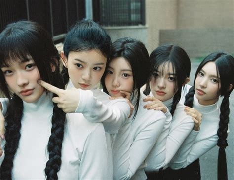 K Pop Girl Group Illit S Debut Track Magnetic Lands On Billboard Hot Celeb Confirmed