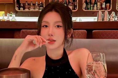 Nhan sắc hot girl đấu tố ViruSs trên livestream của Ngọc Kem Tạp chí Tri thức