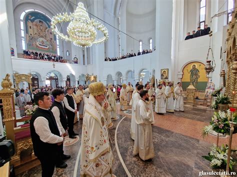 FOTO PS Emilian Crișanul la hramul Catedralei Episcopale din