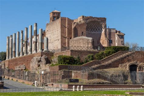 These Are 10 Of The Best Greco-Roman Temples To See Today