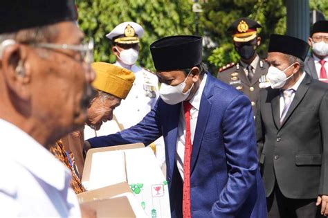 Upacara Hari Pahlawan Di Pasuruan Pejuang Veteran Dapat Bingkisan