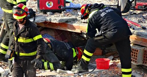 Terremoto Albania Il Racconto Del Pompiere Italiano La Gente Ci