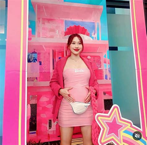 9 Hot Sexy Triarona Kusuma Bikini Pics