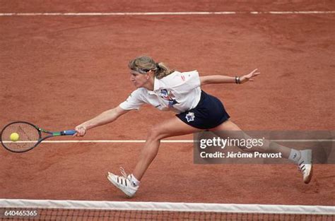 German Tennis Player Steffi Graf Runs For A Forehand At The Net News