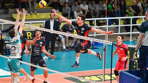 Play Off A2 Bergamo espugna Cantù in tre set e raggiunge Vibo in