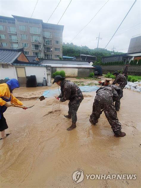 대민 지원 나선 50사단 장병들 연합뉴스