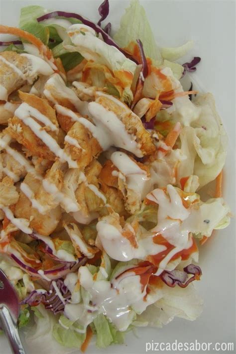 Ensalada pollo buffalo versión ligera o light Pizca de Sabor