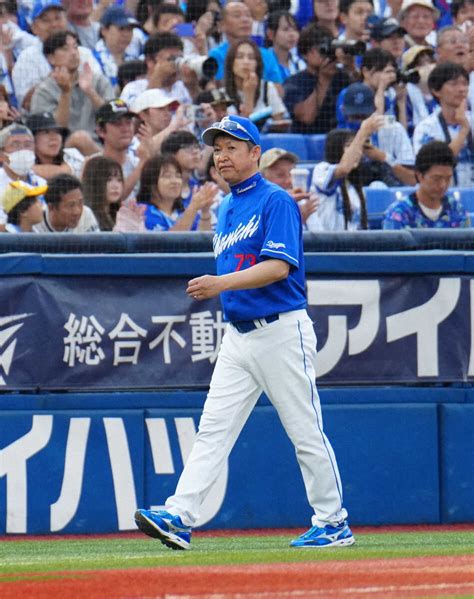 ＜d・中＞横浜スタジアムでの今季最終戦を終え引き揚げる立浪監督（撮影・島崎忠彦） ― スポニチ Sponichi Annex 野球